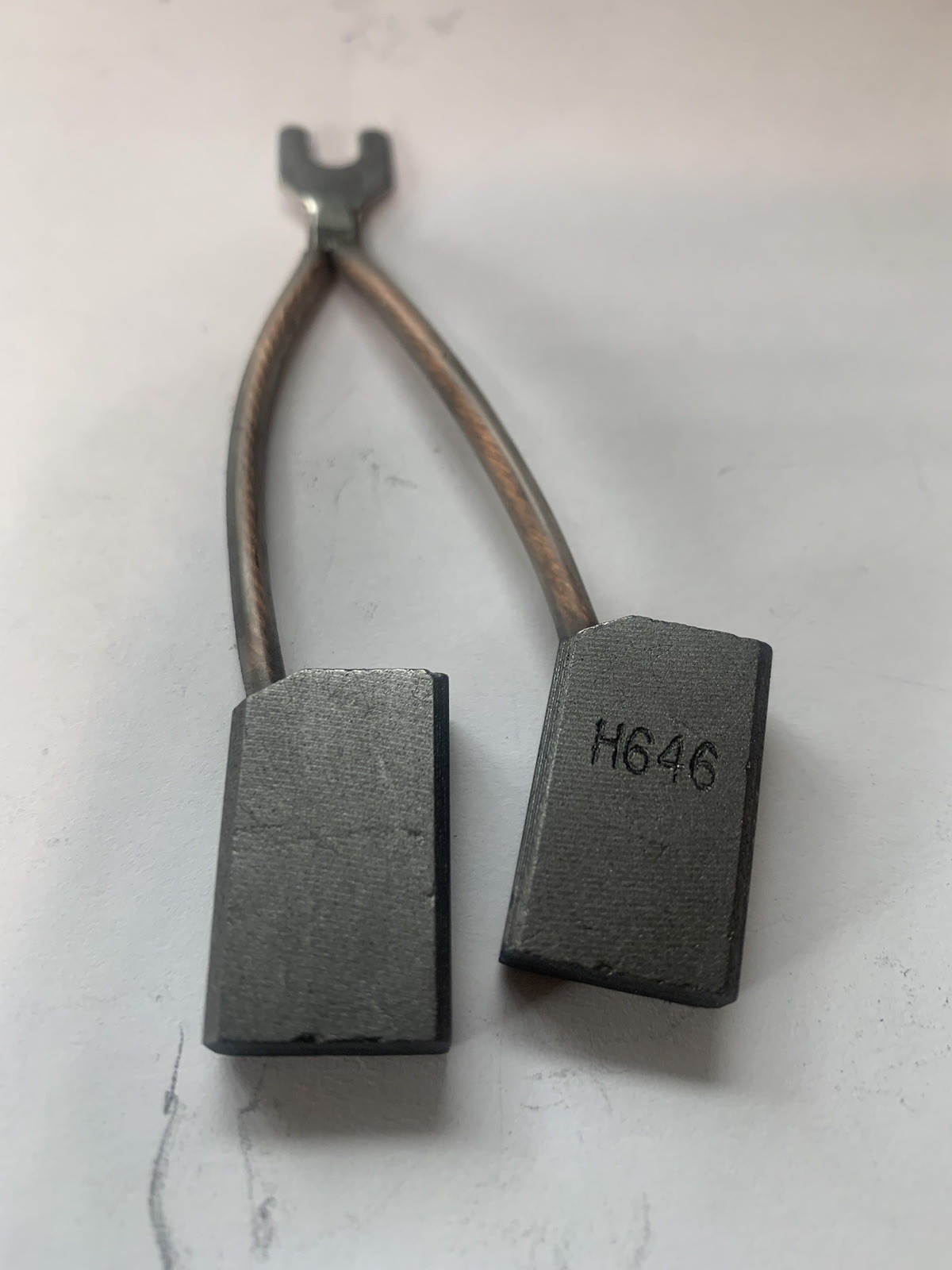 Heidelberg Motor Carbon Brushes 8mm X 16mm X 24mm   4 sets of 2 per bag