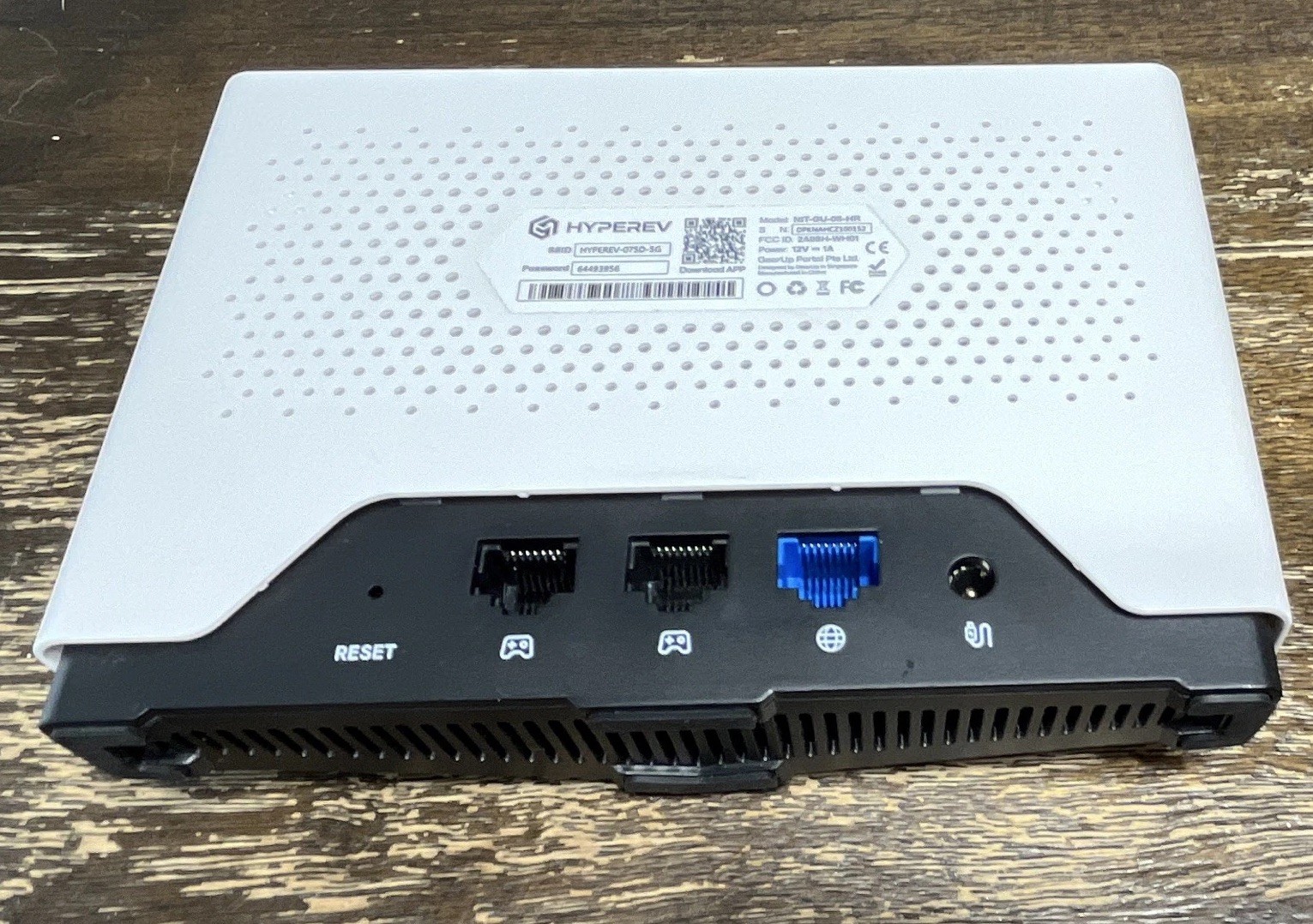 HYPEREV (07) AX3000 Gaming Router. Barely used. Lag & Ping reduction.