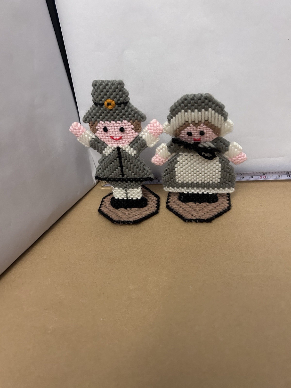 VTG yarn+plastic canvas handmade/stitched stand up man and woman pilgrim