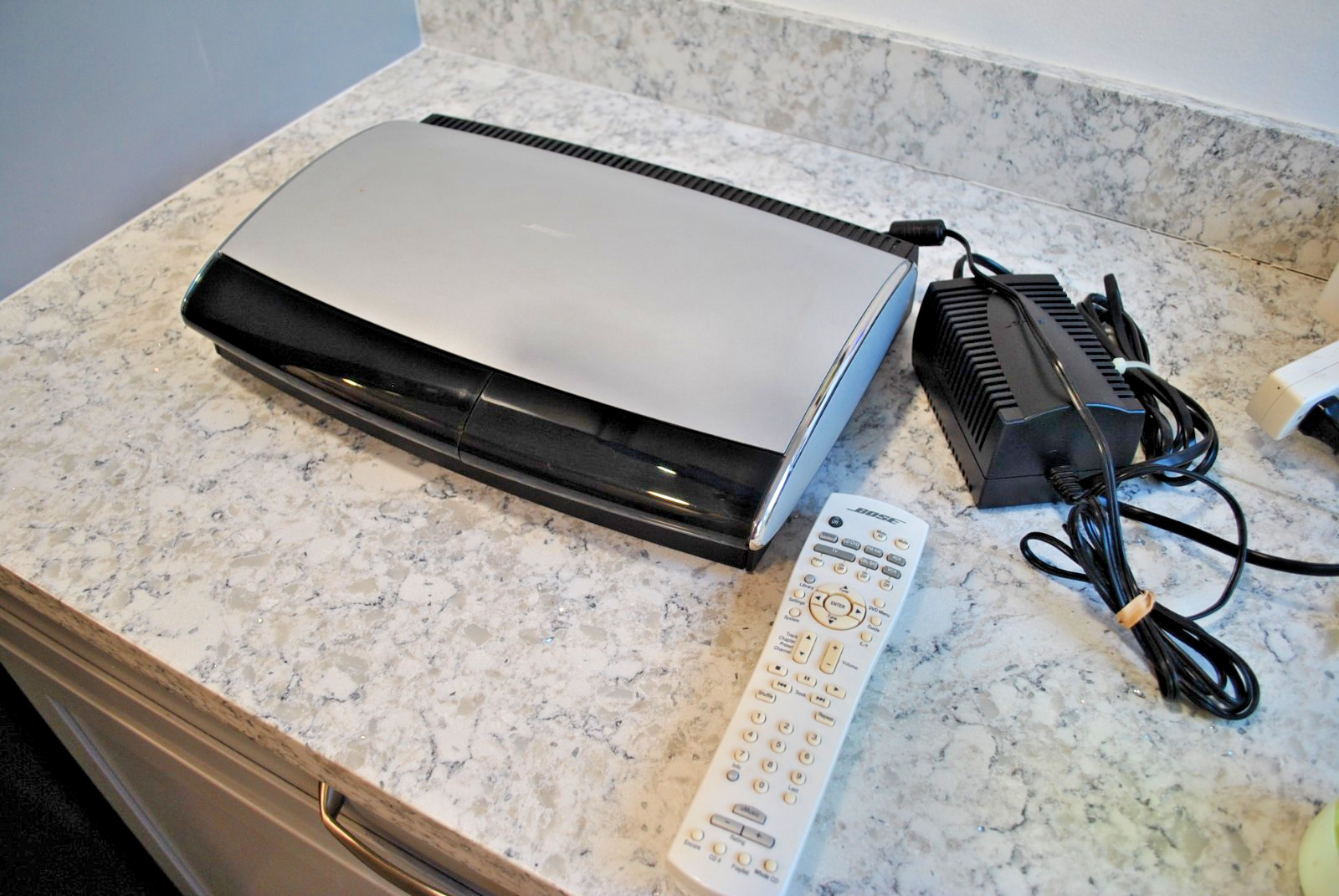 Bose Lifestyle AV48 Media Center With Powered Speakers & Remote ~ TESTED/WORKING