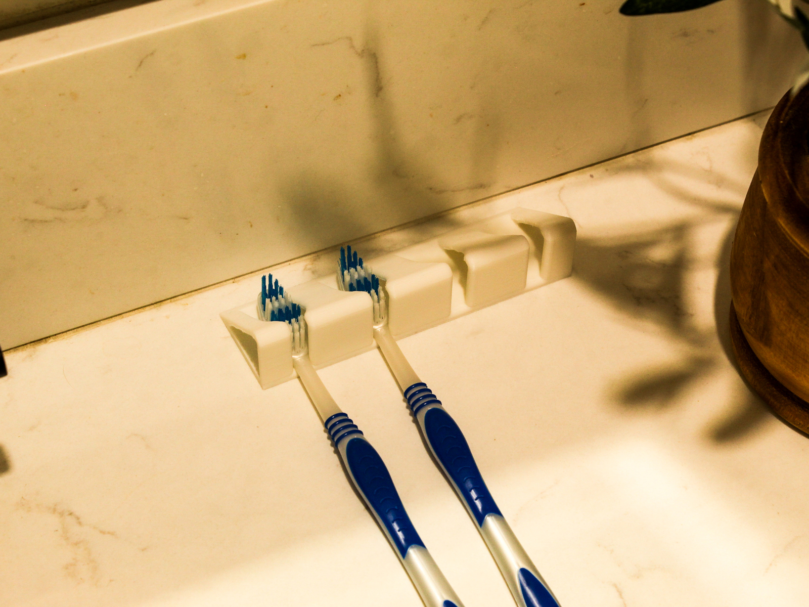 Toothbrush4Hanger – Space-Saving Bathroom Organizer for Toothbrushes
