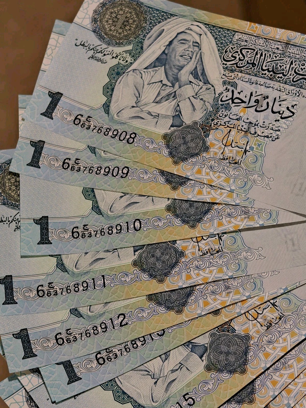 [FREE SHIP GLOBAL] Libyan 1 Dinar Banknote - Gaddafi Portrait - UNC