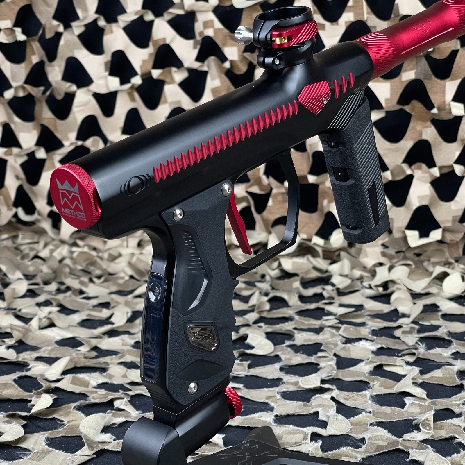 NEW Method DLX Shocker Era Paintball Gun - Black/Red