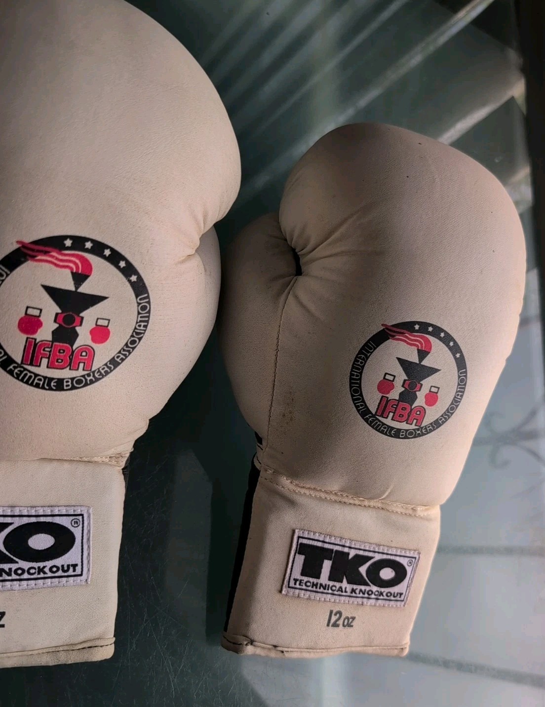 TKO-TECHINICAL KNOCKOUT- IFBA Edition - White BOXING GLOVES-12 OZ W/ Bag