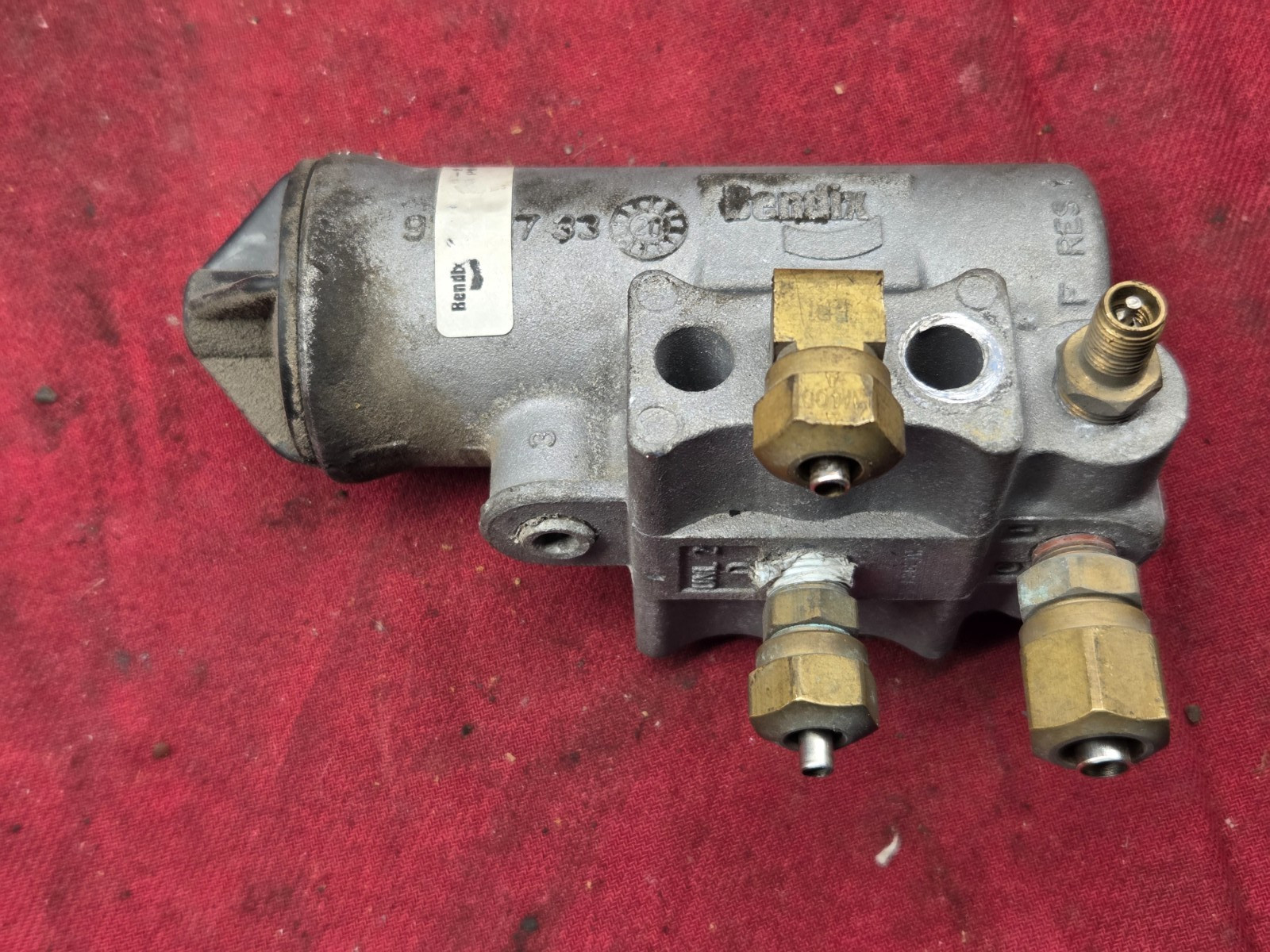 OEM Bendix Air Compressor Governor K025894, 2012 VOLVO VIN # 555178