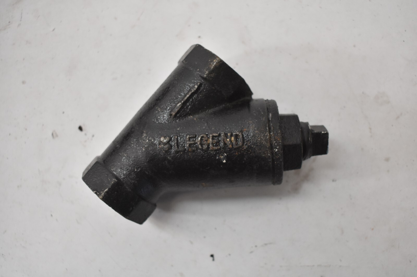 Legend Valve 1" Pipe Y Strainer 500 CWP Threaded Fitting Cast Iron