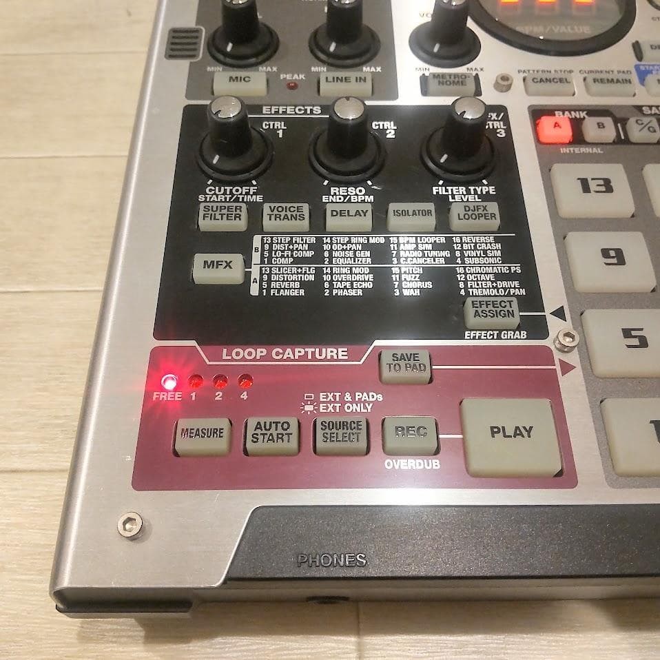 ROLAND SP-555 DJ SAMPLER PERFORMANCE EFFECTS SAMPLING WORKSTATION WITH BOX