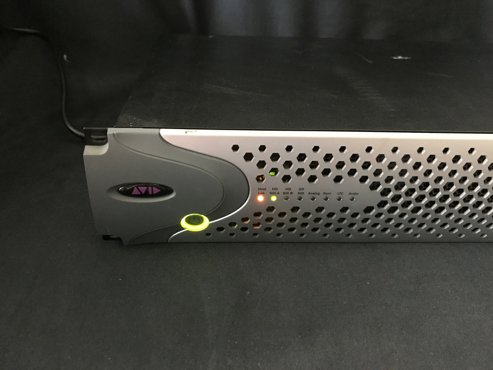 Avid Nitris DX 7020-30008-04 Media Composer powers on no cables