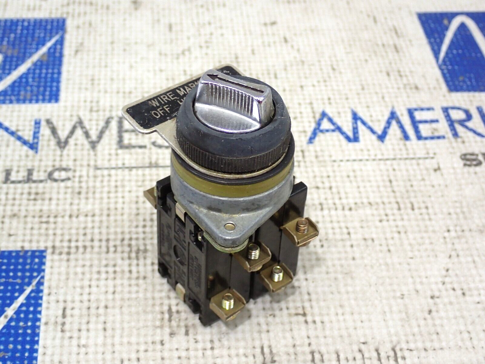 GE 3 Position Maintain Selector Switch With 2) CR2940U201 Contact Blocks