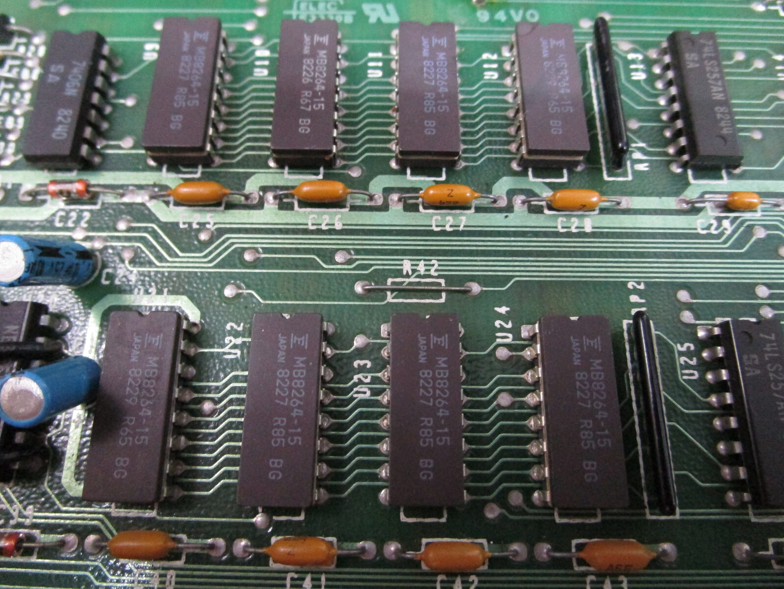 COMMODORE 64 COMPUTER 326298 HEATSINKS CERAMIC TESTED AND WORKING LOT #70