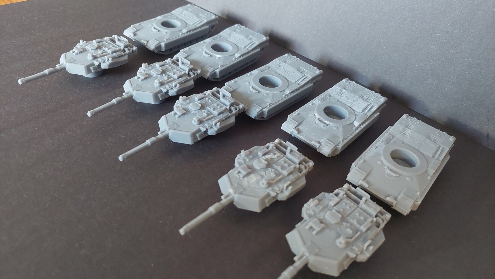HO Scale U.S. M1A2 Abrams Tanks 1/87th scale miniatures
