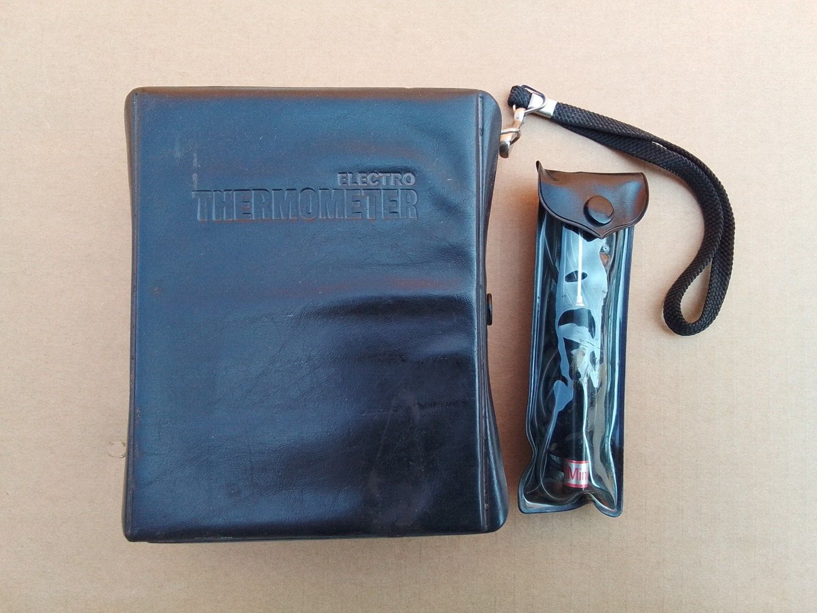 Syscon International Model 404 Thermistor Thermometer Case &Test Leads Vtg