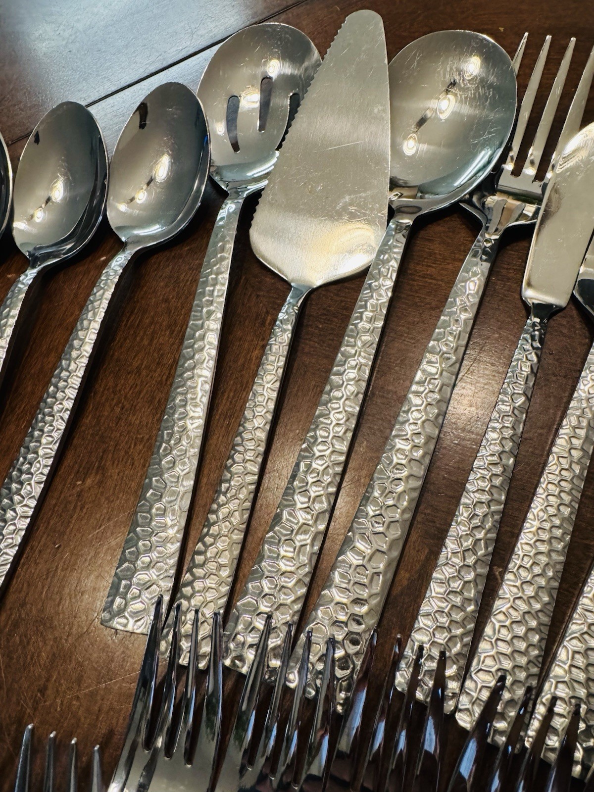 50 PCS Elyon Crown Hammered Reflective Silver Flatware Hi Quality Stainless SET