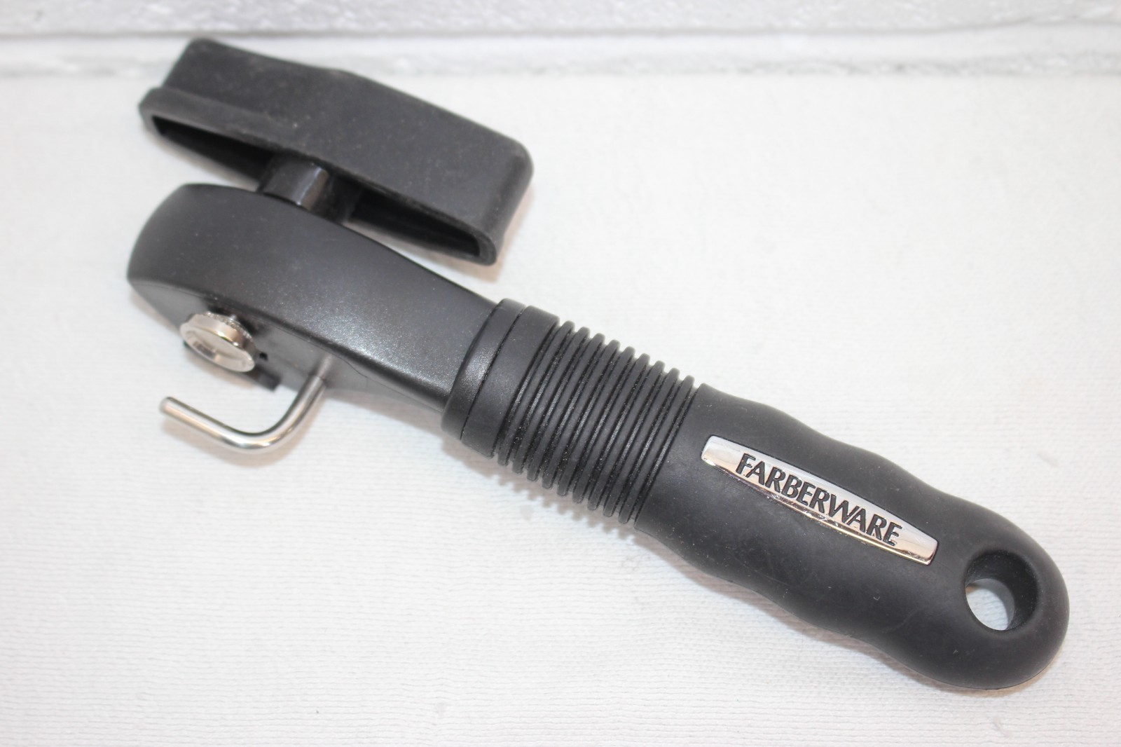 Farberware Safety Can Opener No Sharp Edges! Black Soft Grip Manual Handheld guc