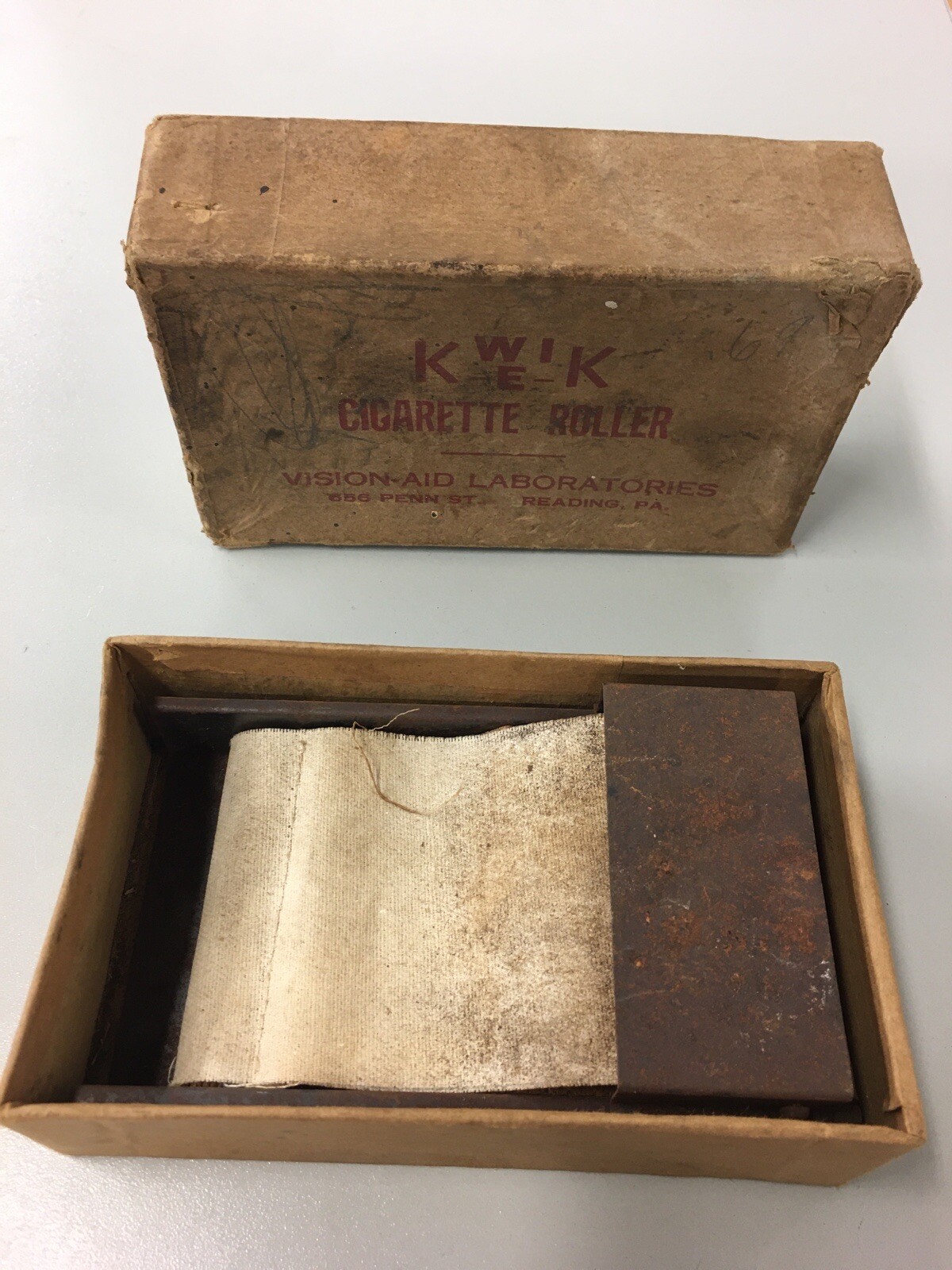 Vintage KWIK-E- Cigarette Roller Vision Labratories Penn St. Reading PA