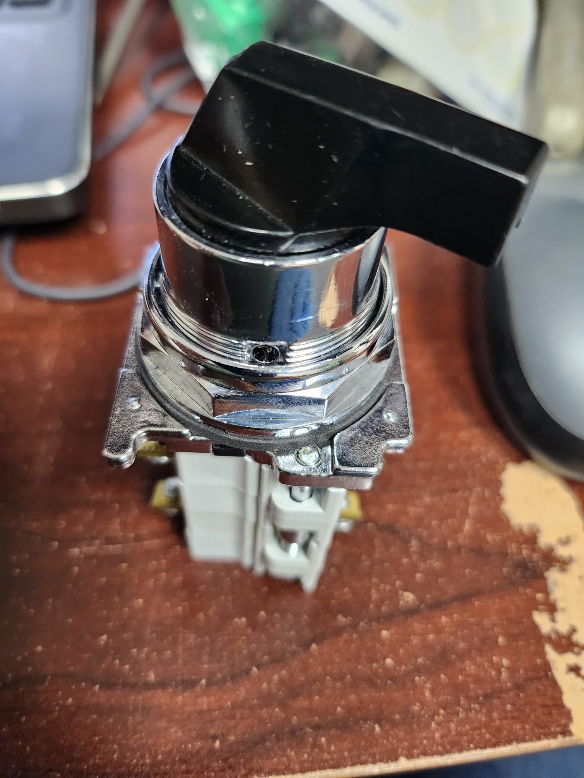 NEW EATON 10250T 4-POSITION SELECTOR SWITCH Cam 7 w/contact blocks