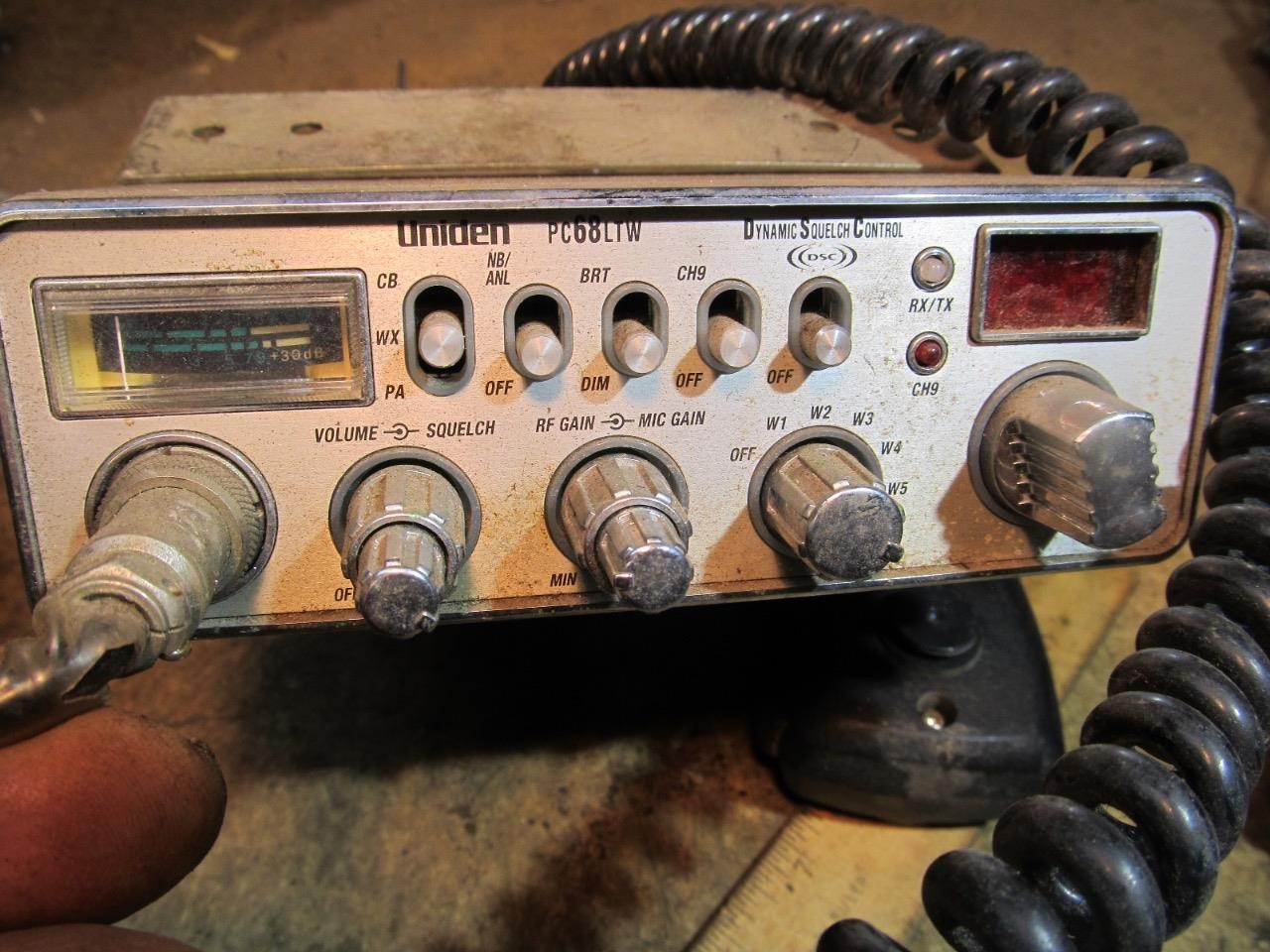 Uniden PC68LTW CB Radio