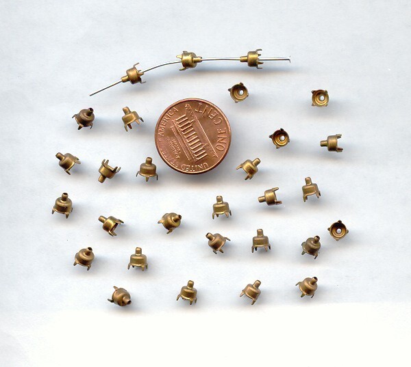 24 VINTAGE BRASS 4 PRONG ROUND 4mm. RHINESTONE SETTINGS WITH STEM 1648