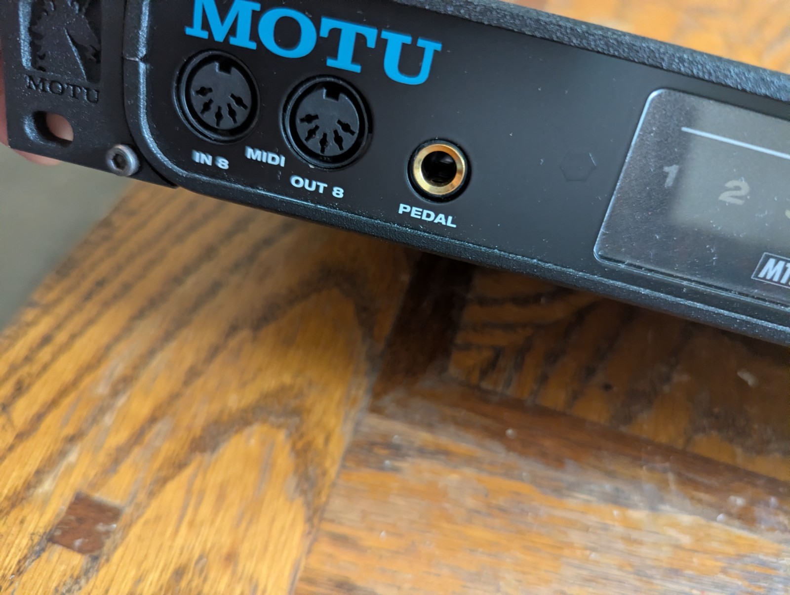 MOTU MIDI Express XT USB 8-In / 8-Out USB MIDI Interface and SMPTE Syncronizer