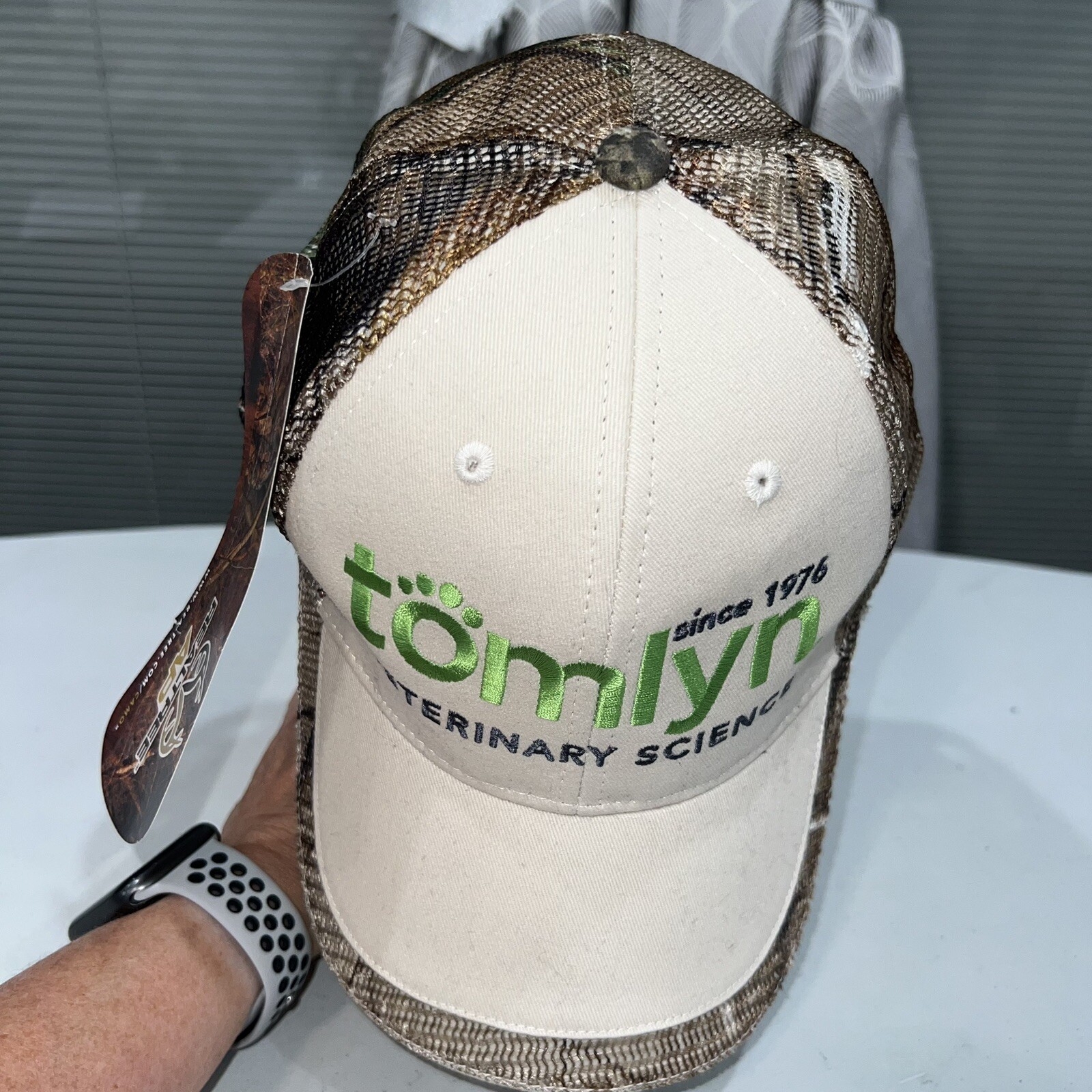Tomlyn Veterinary Science since 1976 Hat Cap Hook Loop Camouflage Mesh EUC