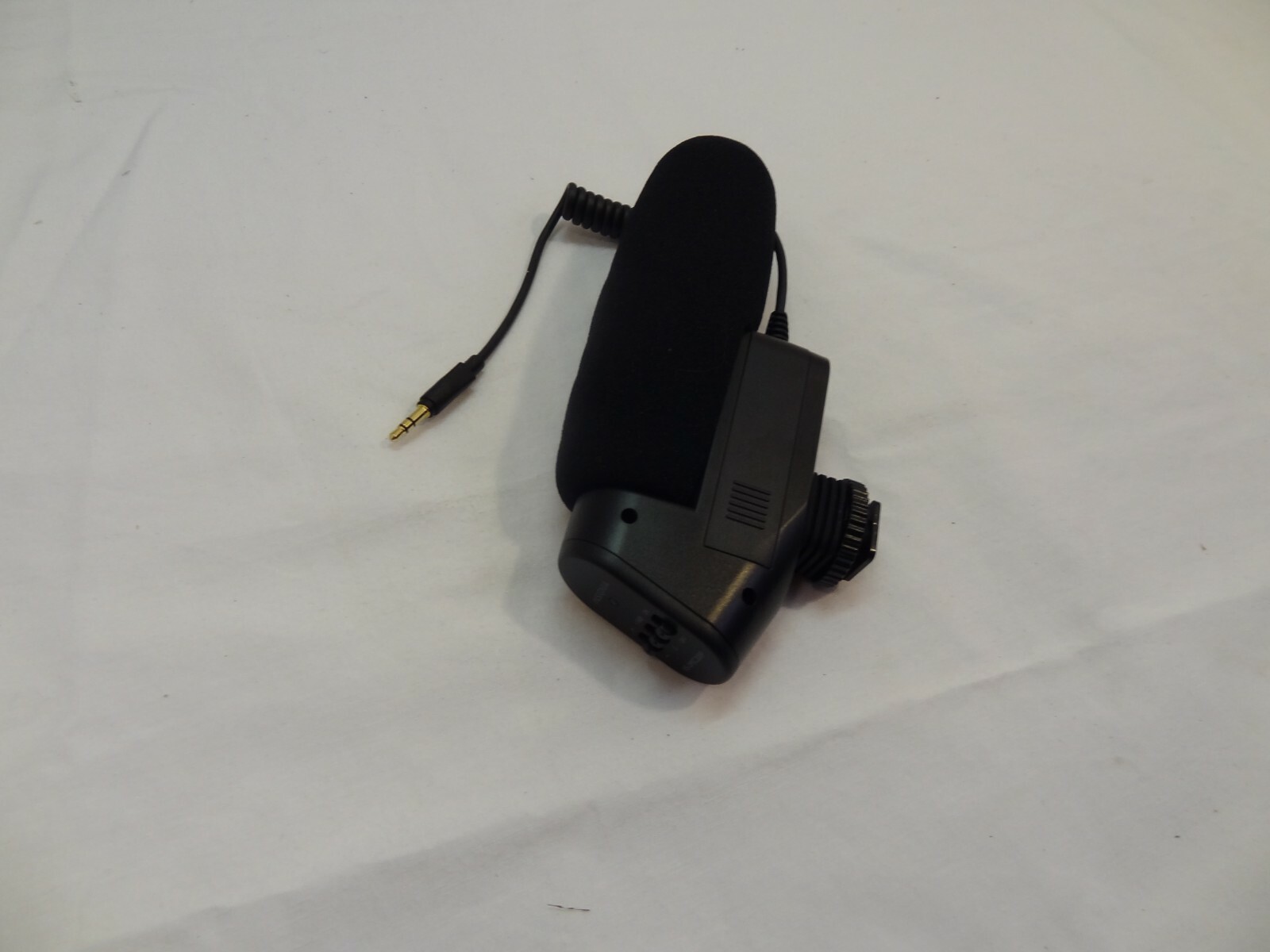 INSIGNIA NS-DMIC300P UNIVERSAL ON-CAMERA MICROPHONE - BLACK ~