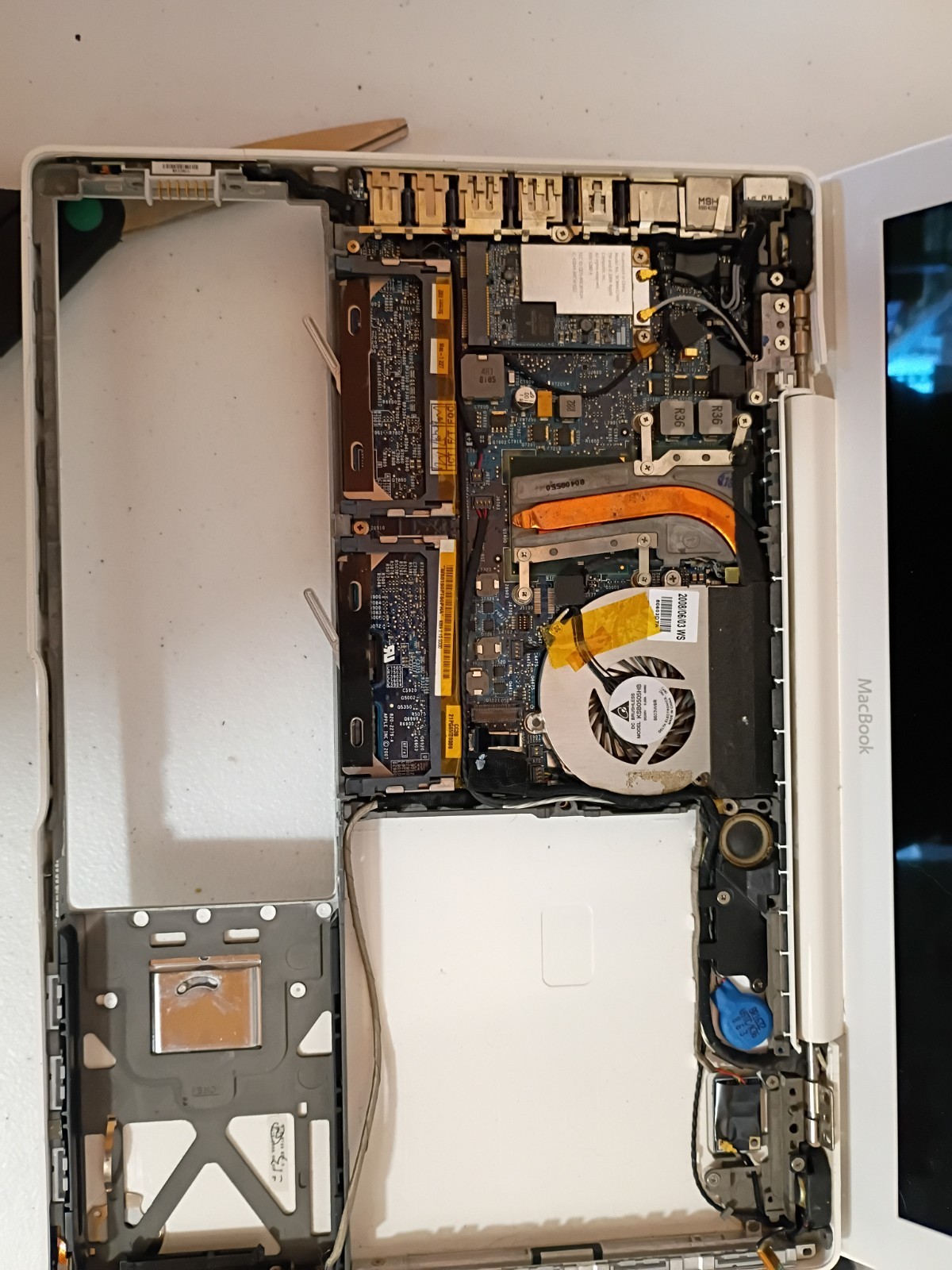 Apple Mac Book for Parts Not Sure What Generation As-Is 0209