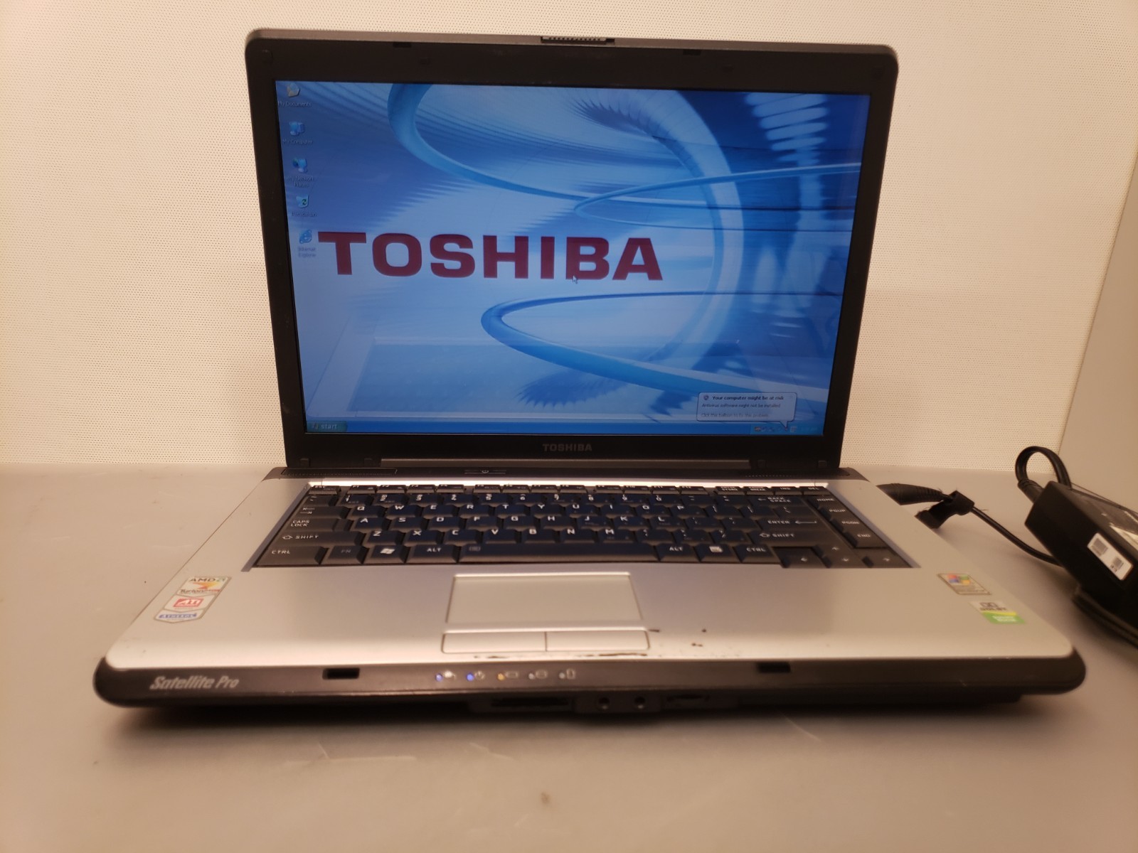 Vintage Toshiba Satellite A210 AMD Turion 64 X2 2GHz 2GB 250GB Laptop WinXP