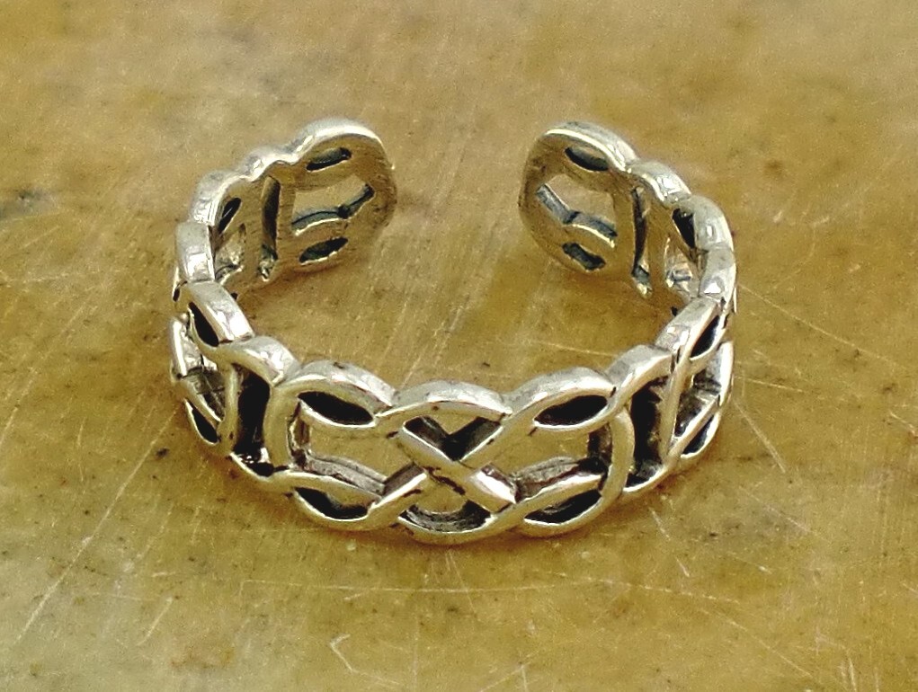 CUTE STERLING SILVER CELTIC KNOT  ADJUSTABLE TOE RING  style# tr98