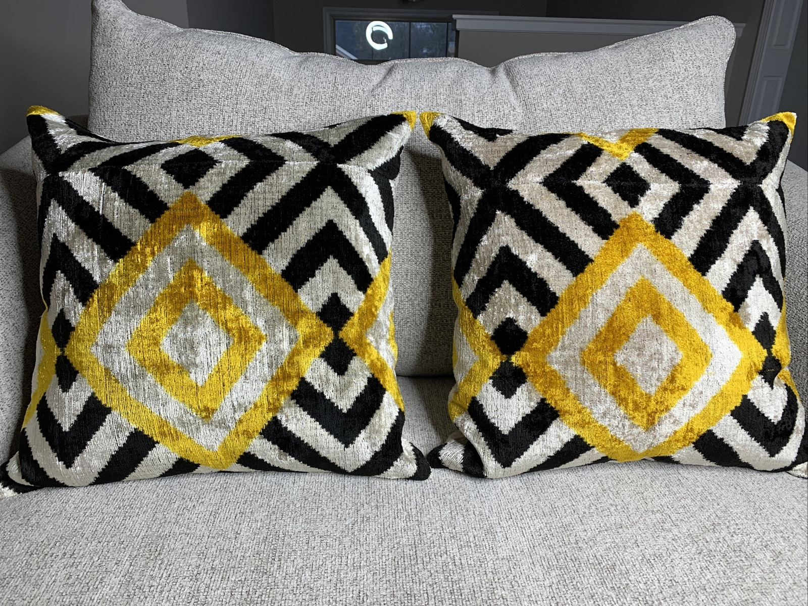 LOOMY Eve Square Silk Set Of 2 Pillows Black Yellow
