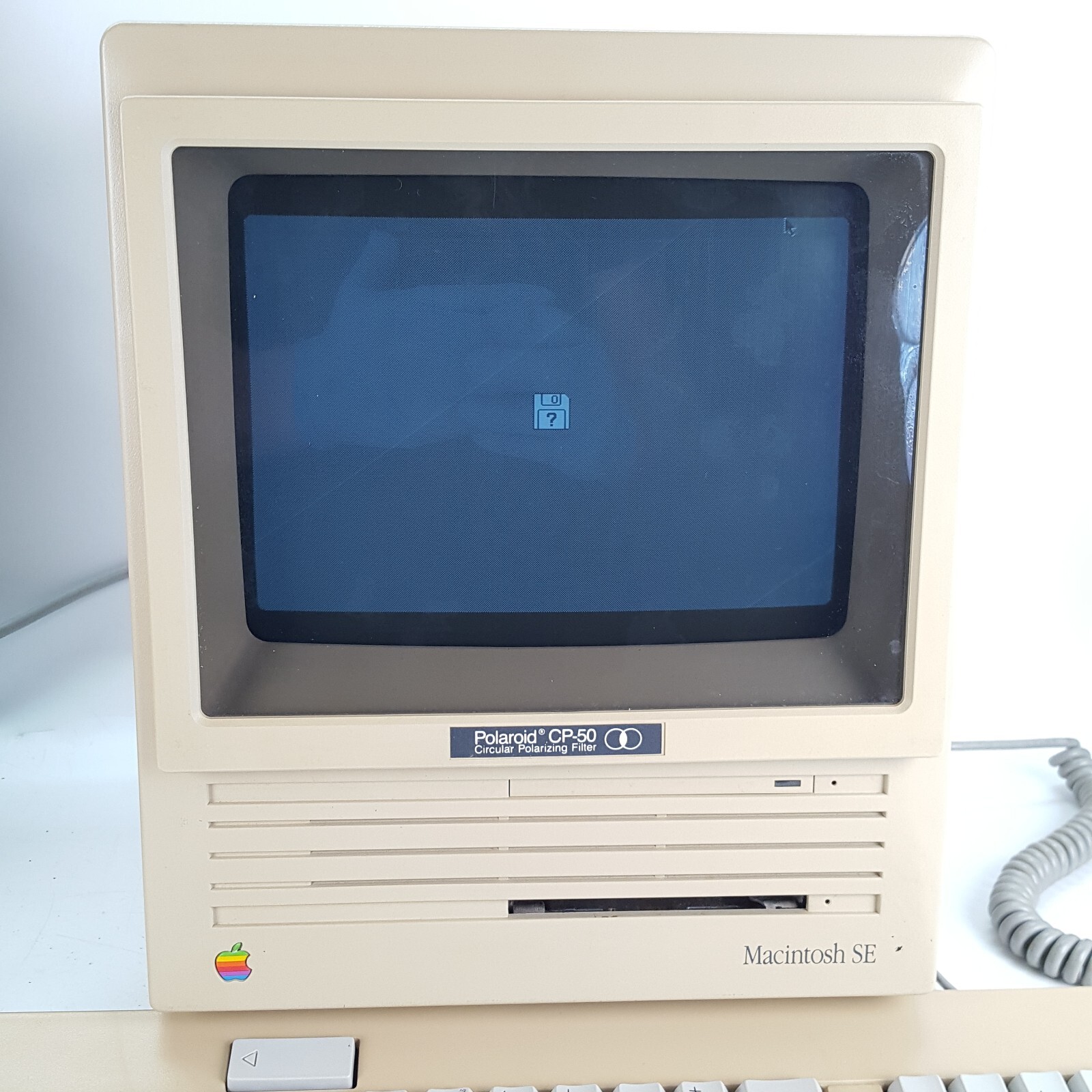Apple, Macintosh SE M5010 computer with Keyboard, Grapler 9 Pin & Bag