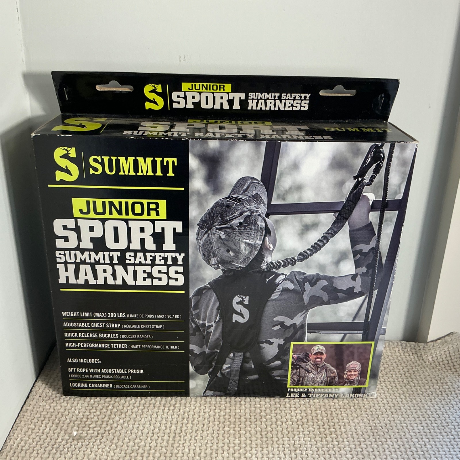 Summit junior sport safety harness including safety line new in box.