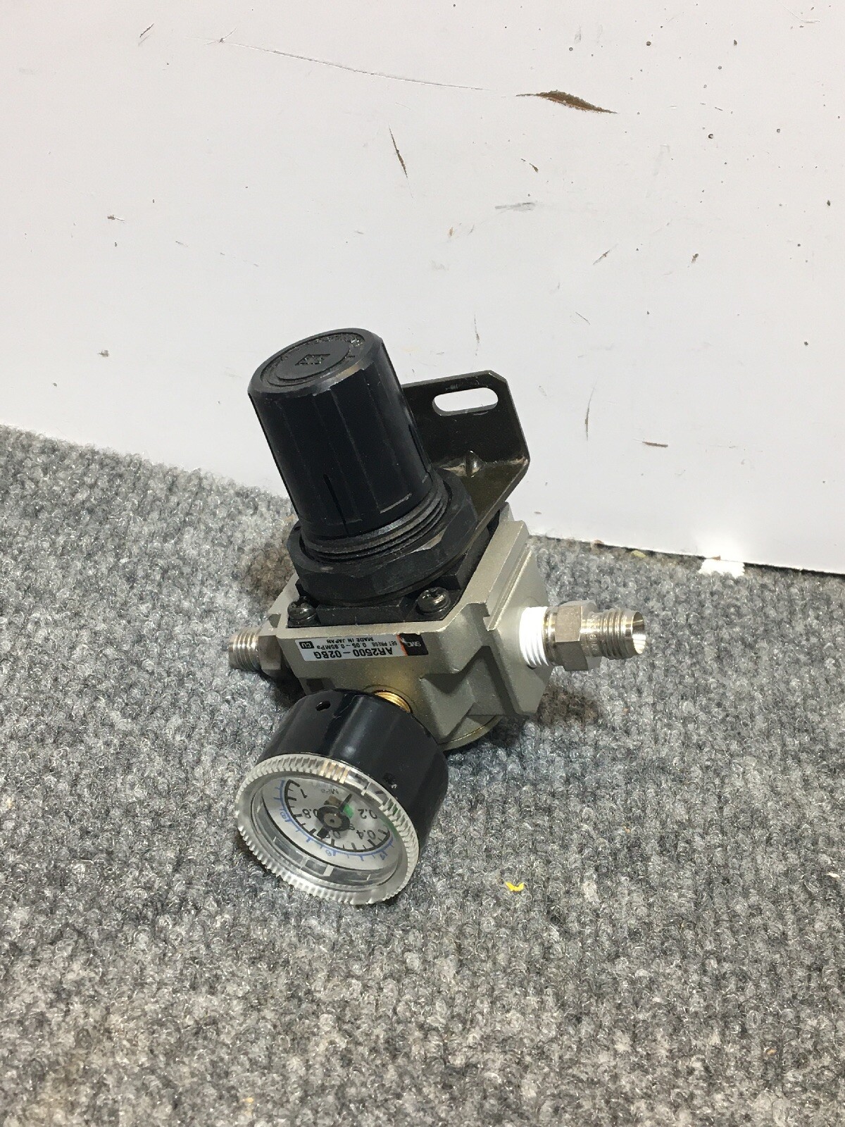 Used SMC AR2500-02BG Air Regulator with Pressure Gauge 0-1 MPa