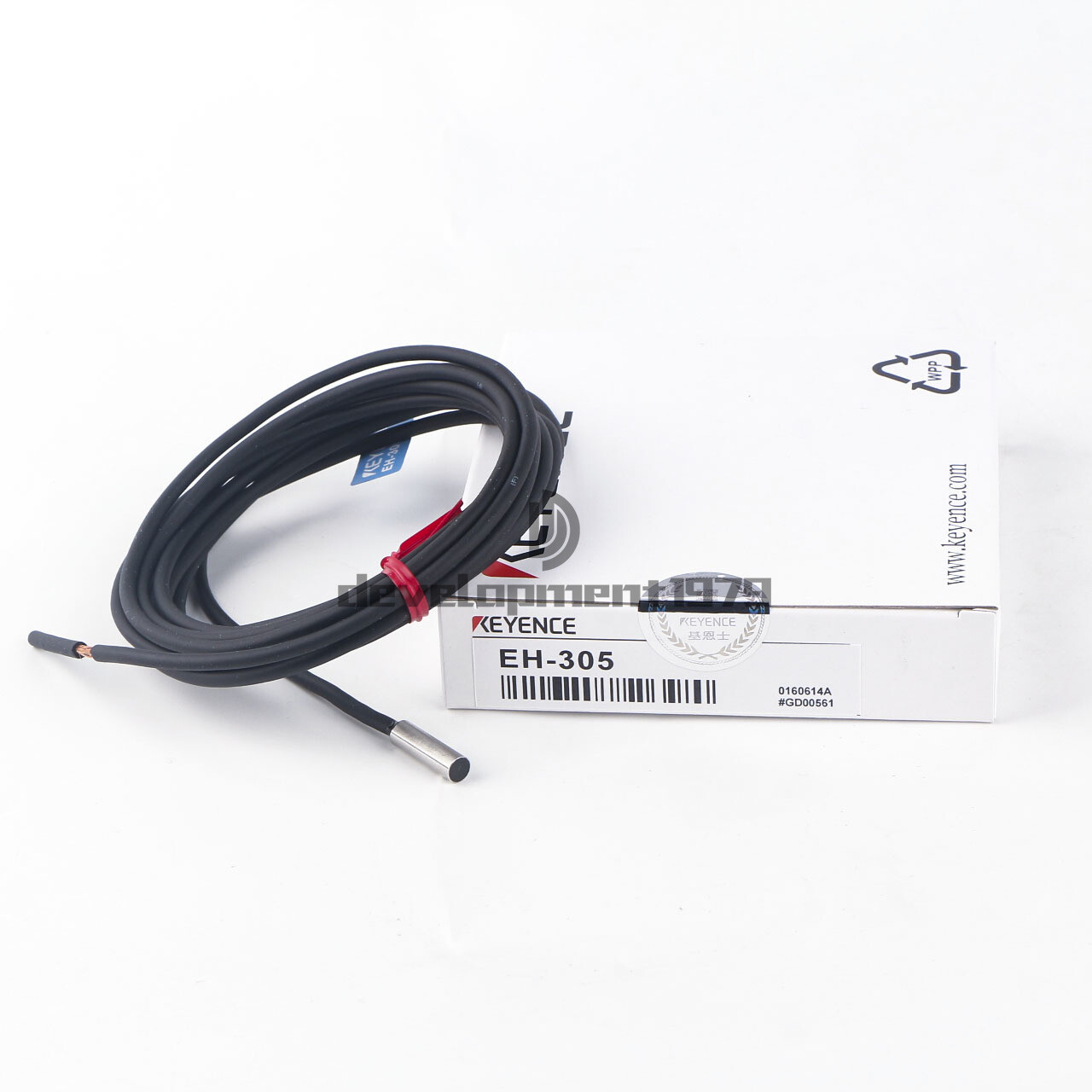 ONE New Keyence EH-305 Proximity Sensor