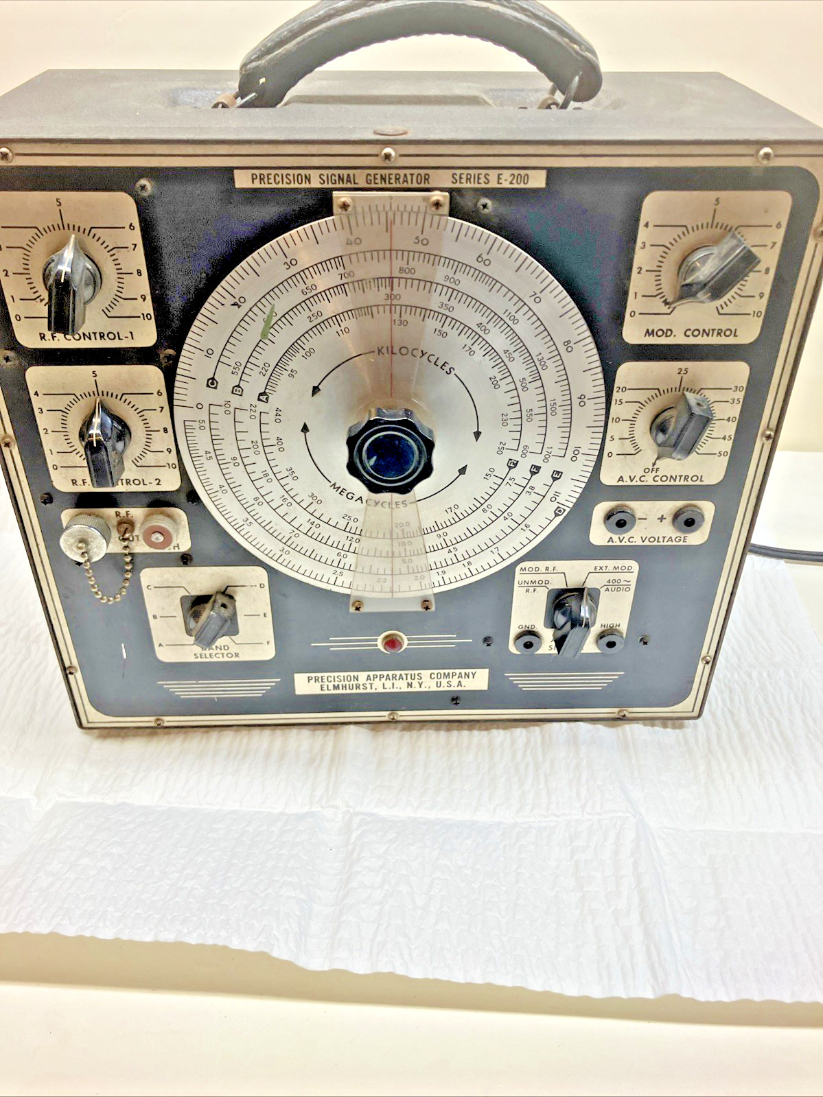 Older Precision RF Signal Generator Model E-200- Turns On Not Tested