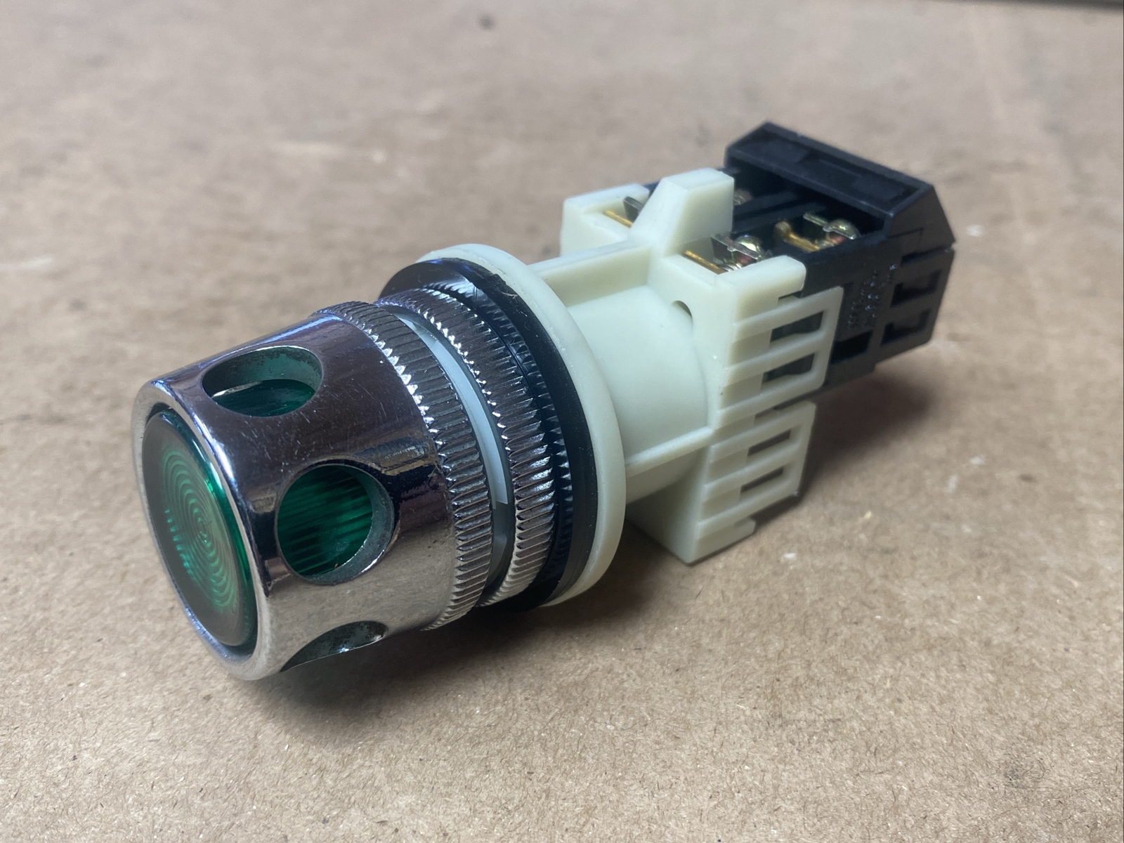 NEW Fuji Electric AH30-L2 E3 GREEN Push Button Command Switch AH30  FAST SHIP
