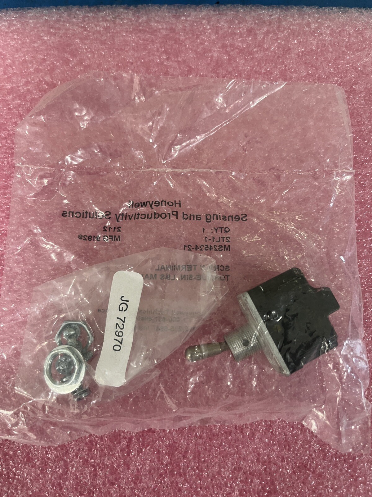 2TL1-1 MS24524-21 TOGGLE SWITCH ON OFF ON DPDT 15A 125V HONEYWELL (LOT OF 1)