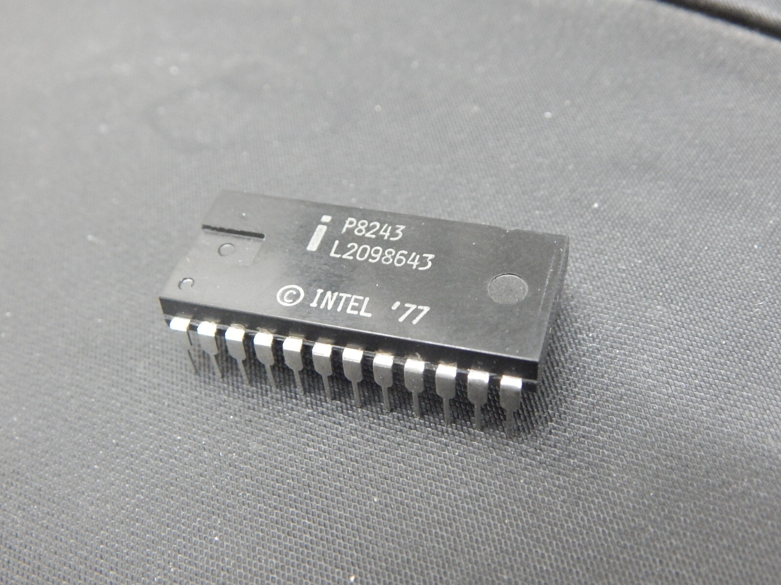 INTEL P8243 PARALLEL I/O PORT, 16 I/O, NMOS DIP IC - USA SELLER FAST SHIPPING