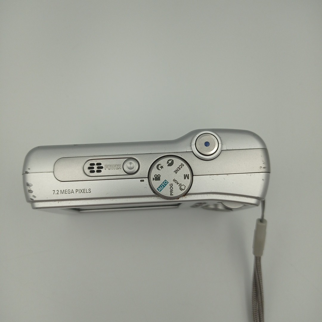 Samsung Digimax D75 7.2MP Compact Digital Camera Silver - Powers Off Randomly