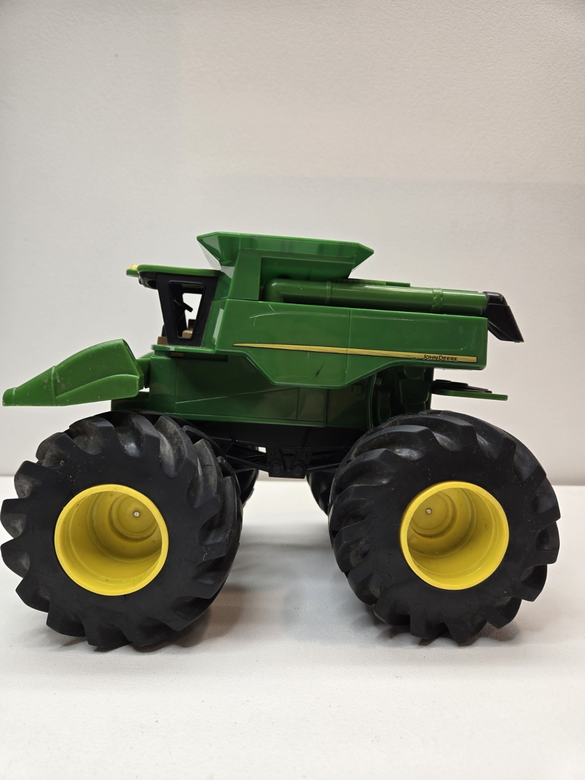 ERTL JOHN DEERE TOY COMBINE SHAKE AND SOUNDS MONSTER TREADS FROM TOMY TESTED