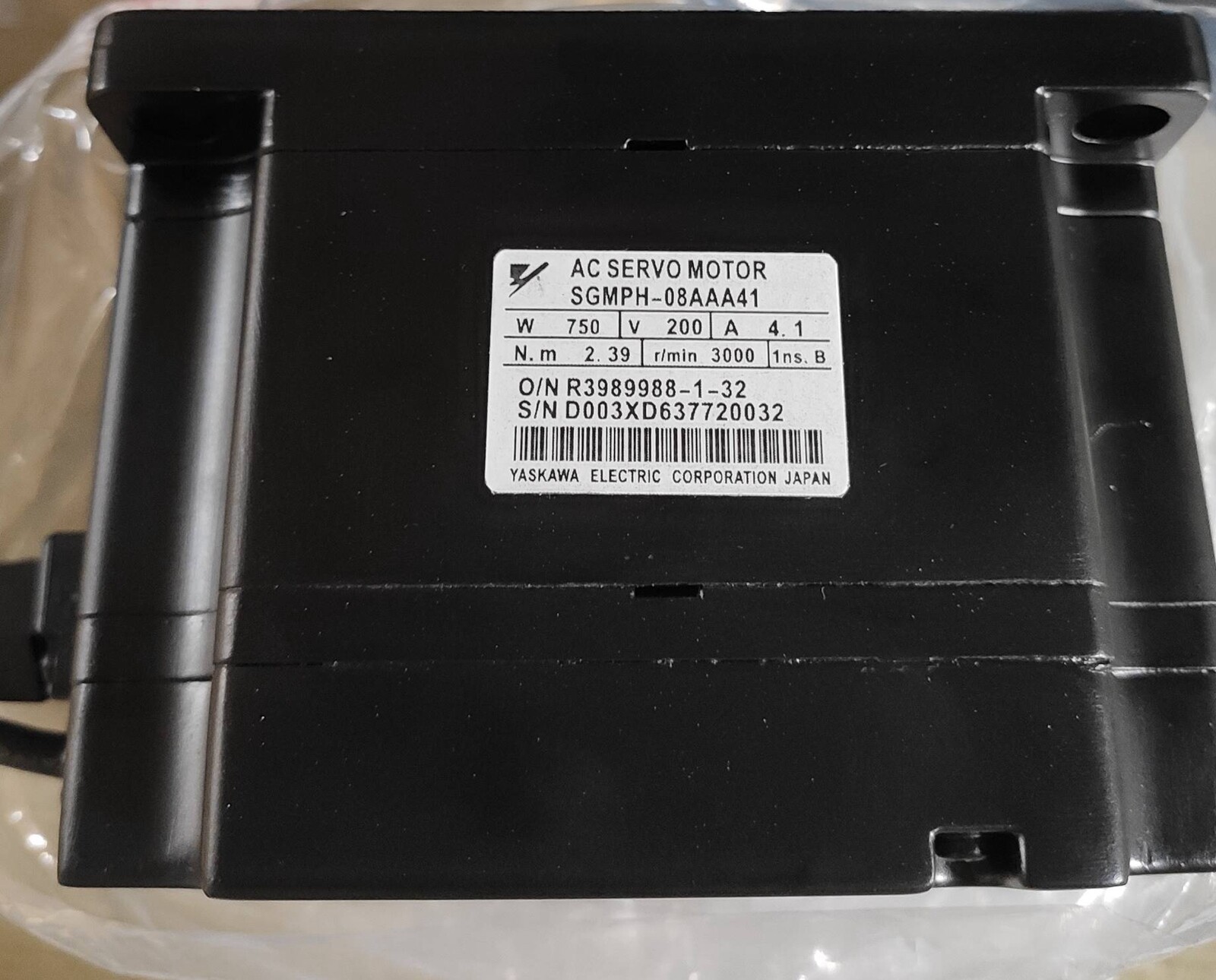 NEW YASKAWA SGMPH-08AAA41 Servo Motor