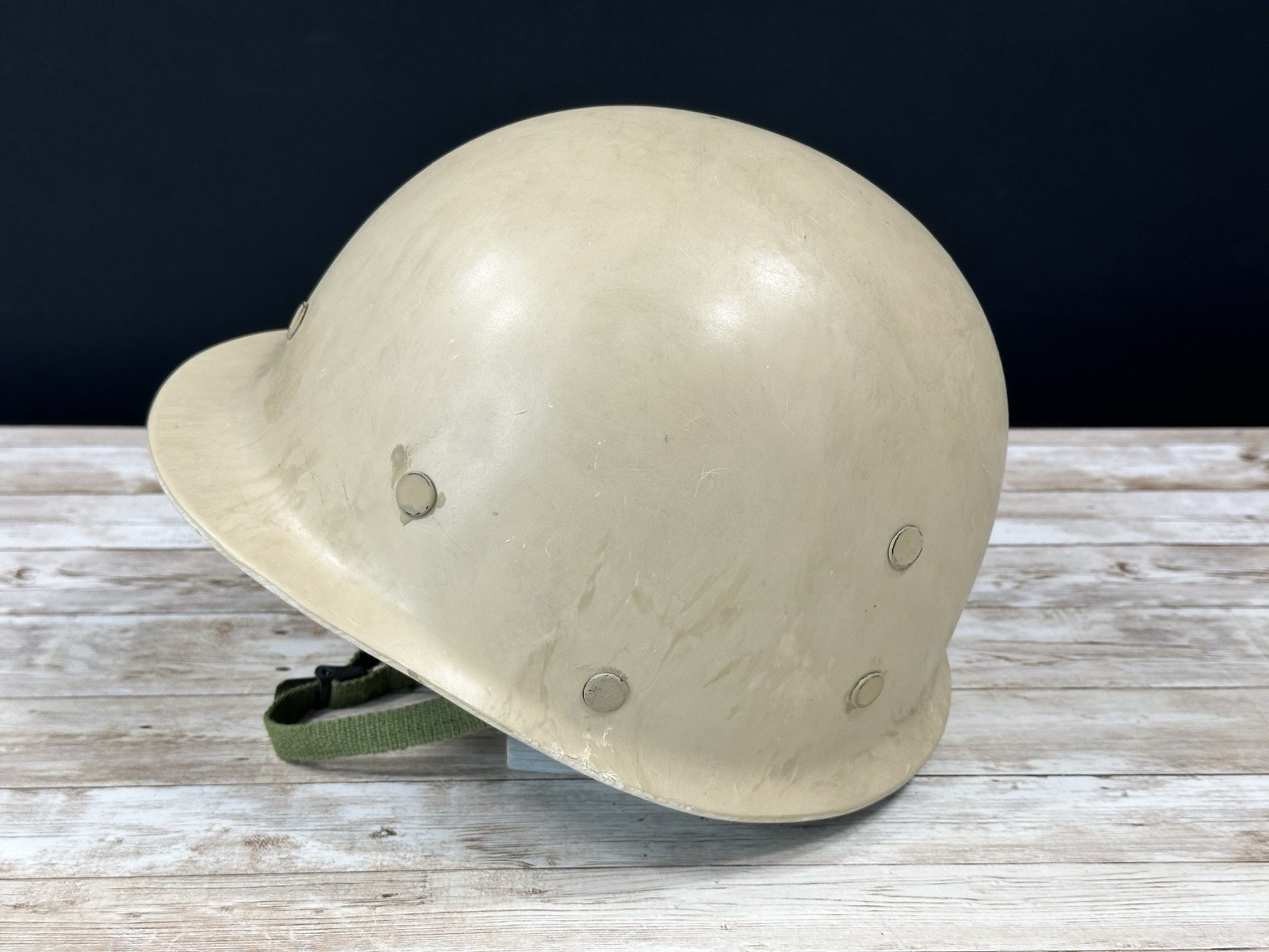 Original Iraqi Army M80 Combat Helmet - Saddam Era Gulf War Militaria Bringback