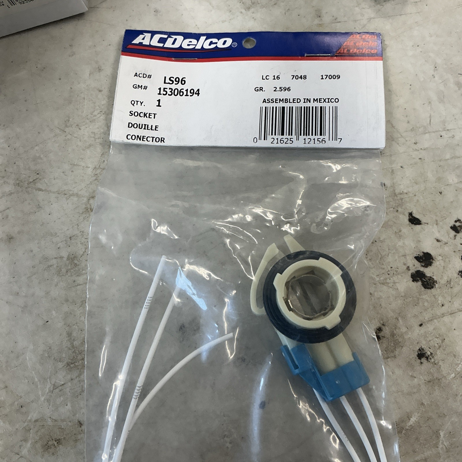 AC Delco Vehicle Light Bulb Socket Fits 1992-2004 Cadillac Seville Model ID LS96