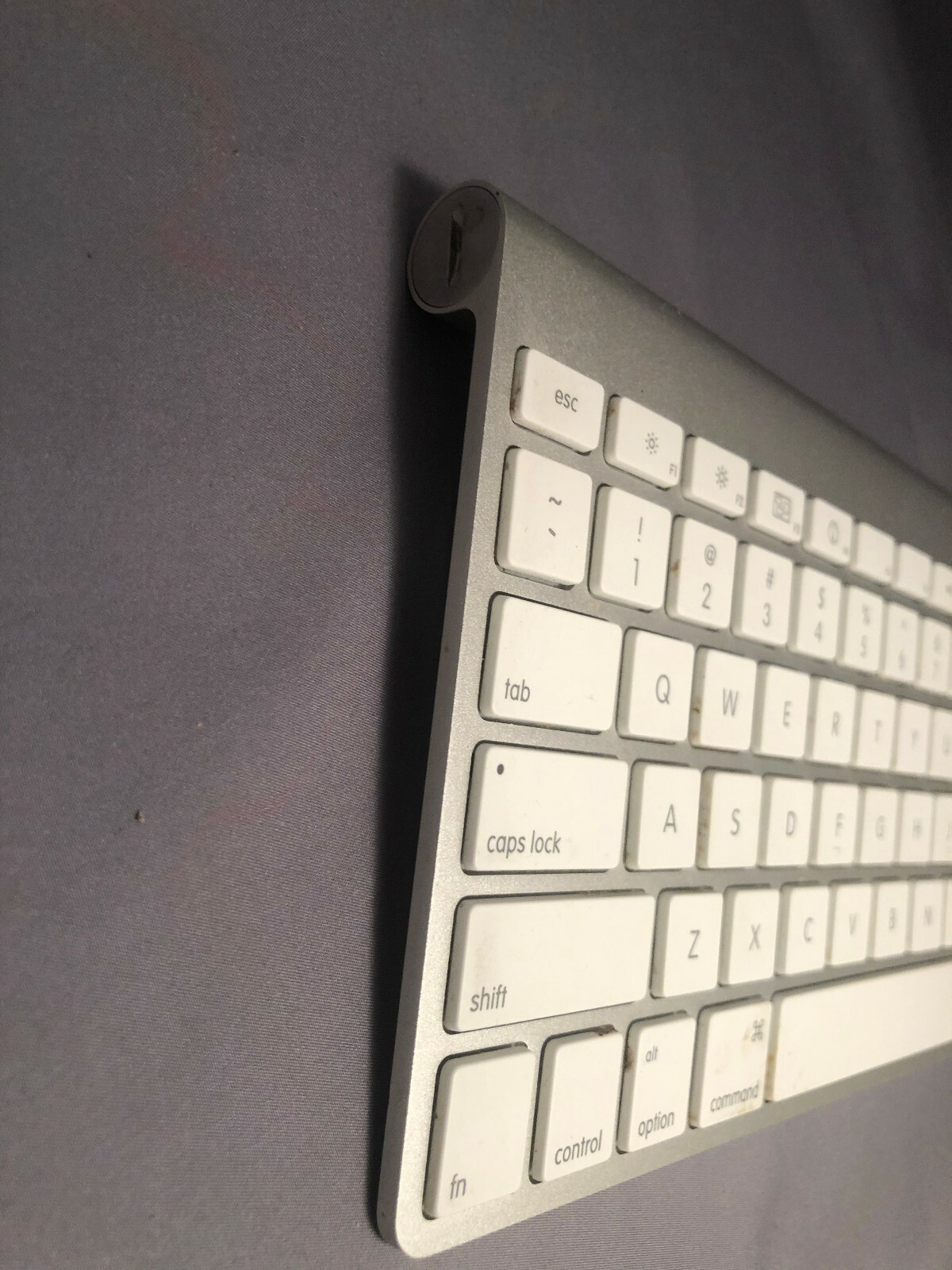 ALUMINUM WHITE APPLE WIRELESS KEYBOARD A1314 BLUETOOTH
