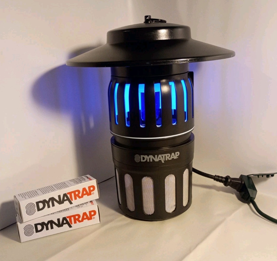 DynaTrap 1/2 Acre Outdoor Mosquito + Insect Light Trap DT1050-2B +2 Extra Bulbs