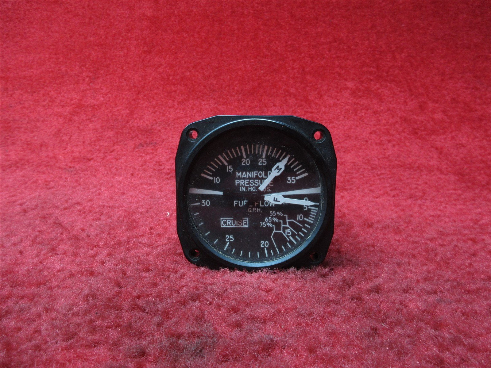 United Instruments Code H. 56 Man/Fuel Pressure Gauge PN 6331, PS50031-7-4