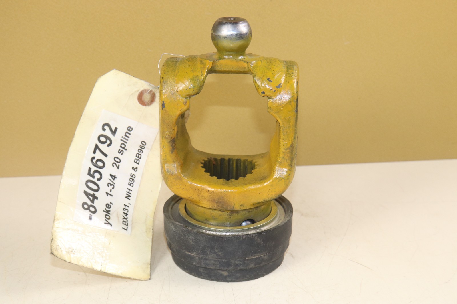 New Holland Yoke 1-3/4 - 20 Spline 84056792 NEW Old Stock LBX431 NH595 BB960