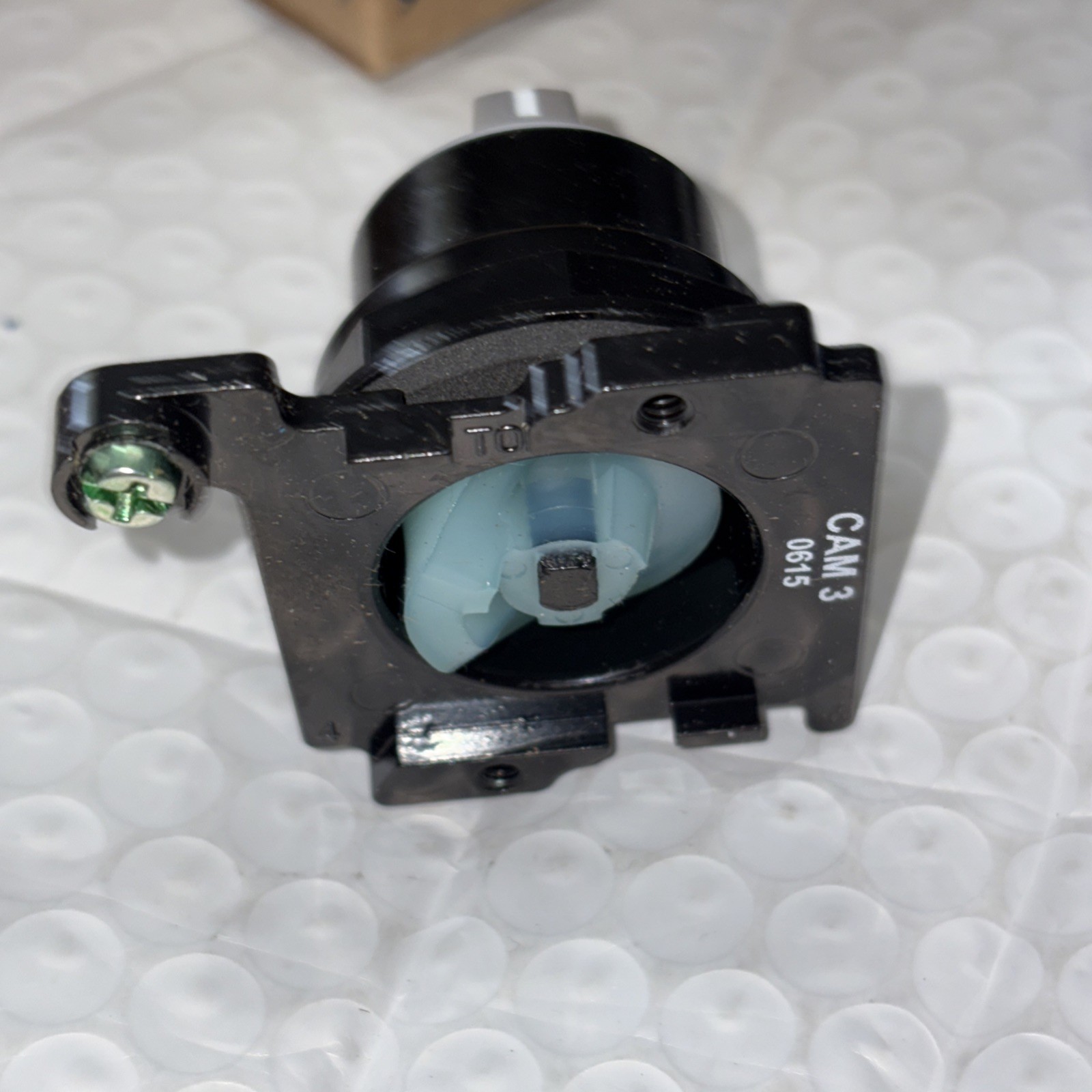 EATON, E34VMBL7, Selector Switch, 3 POS, Spring Return, With Gray Lever, New