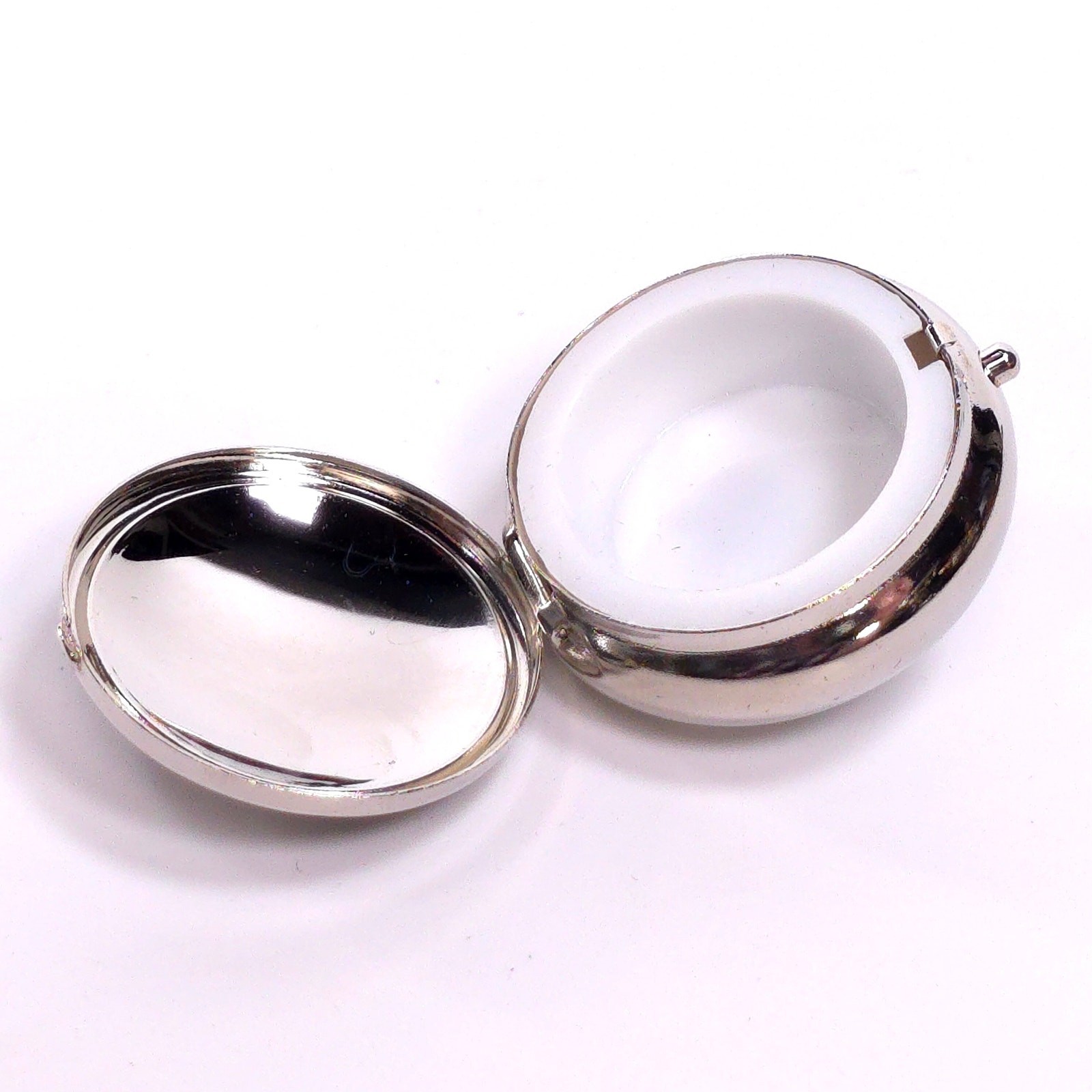 Celtic Trinity Knot Metal Single Compartment Travel Pill Box