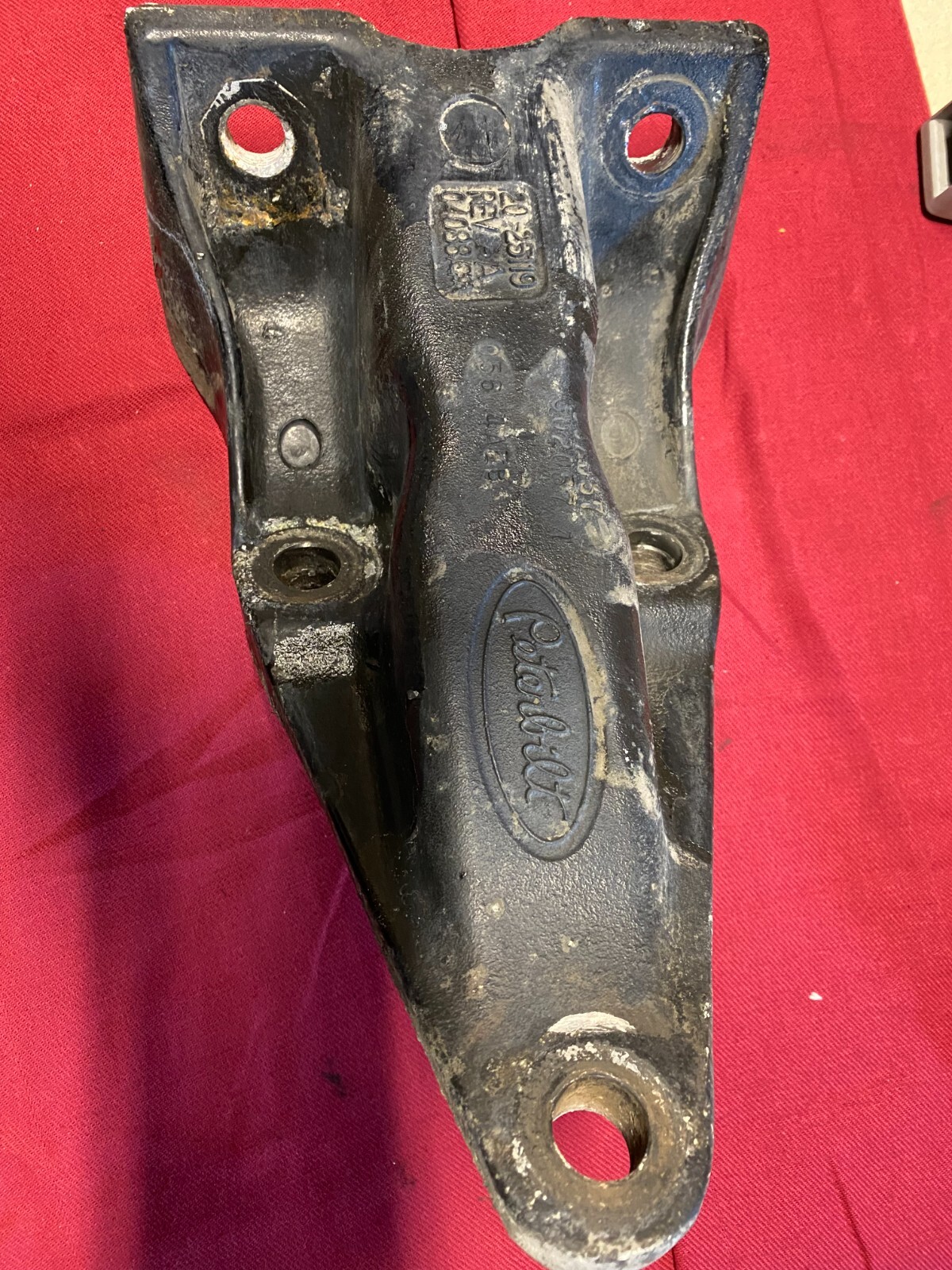 Peterbilt 387 Cab SUPPORT ,MOUNT, BRACKET SUSPENSION MOUNT 20-25119