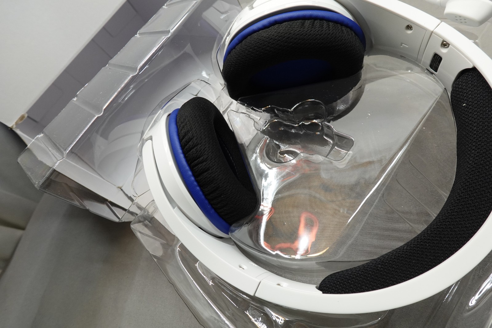 (4) HYPERX GAMING HEADSETS BUNDLE AS-IS ***NOT-WORKING*** FOR PART ONLY !!!